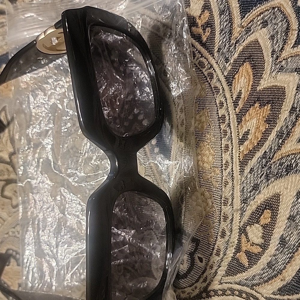 Gucci GG1022S Sunglasses with Women's Chain.